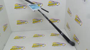 Begagnade Främre torkararm Hyundai H-100 2.5 Diesel Pris € 15,75 Marginaltabell erbjuds av Binckhorst BV