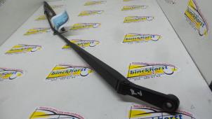 Gebruikte Ruitenwisserarm voor Suzuki Wagon-R+ (RB) 1.3 16V Prijs € 10,50 Margeregeling aangeboden door Binckhorst BV