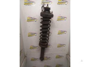 Używane Stopa amortyzatora prawy tyl Mitsubishi Carisma 1.6i 16V Cena € 36,75 Procedura marży oferowane przez Binckhorst BV