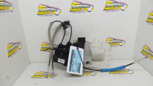 Gebruikte Deurslot Mechaniek 4Deurs links-voor Kia Soul II (PS) EV Prijs € 63,00 Margeregeling aangeboden door Binckhorst BV