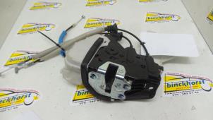 Gebruikte Deurslot Mechaniek 4Deurs links-voor Kia Soul II (PS) EV Prijs € 63,00 Margeregeling aangeboden door Binckhorst BV