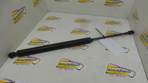 Begagnade Gasfjäder, höger bak Volkswagen Sharan (7M8/M9/M6) 2.0 TDI Pris € 21,00 Marginaltabell erbjuds av Binckhorst BV