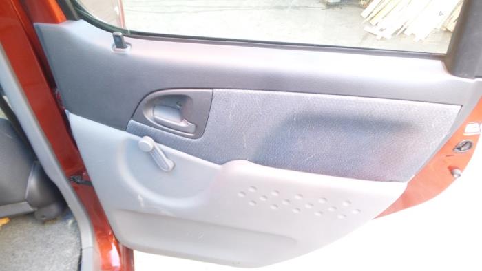 Portier 4Deurs rechts-achter van een Toyota Yaris Verso (P2) 1.3 16V 2000