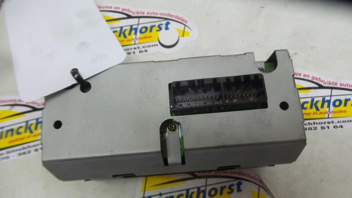 Innerdisplay från en Mitsubishi Carisma 1.6i 16V 2000