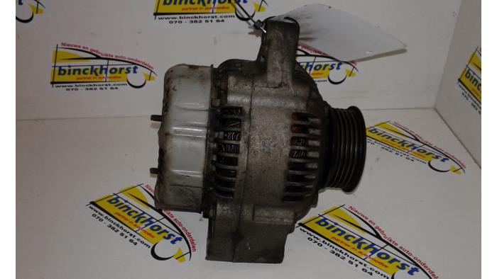 Dynamo van een Honda Accord (CC75/76) 2.0i 16V 1996