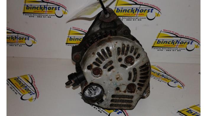 Dynamo van een Honda Accord (CC75/76) 2.0i 16V 1996