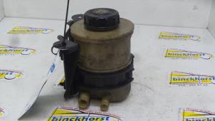 Begagnade Styrservotank Renault Espace (JE) 2.0i RTE,RXE Pris € 15,75 Marginaltabell erbjuds av Binckhorst BV