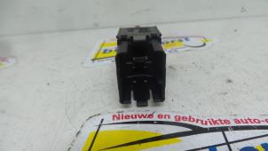 Gebruikte Paniekverlichtings Schakelaar Volkswagen Golf V (1K1) 1.9 TDI Prijs € 10,50 Margeregeling aangeboden door Binckhorst BV