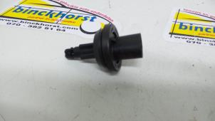 Używane Miernik ilosci powietrza Chevrolet Orlando (YYM/YYW) 1.8 16V VVT Cena € 42,00 Procedura marży oferowane przez Binckhorst BV