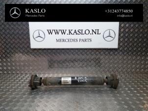 Begagnade 4x4 främre mellandrivaxel Mercedes R (W251) 5.0 500 V8 32V 4-Matic Pris € 100,00 Marginaltabell erbjuds av kaslo auto parts