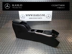 Begagnade Mittkonsol Mercedes B (W245) 2.0 B-180 CDI 16V Pris € 75,00 Marginaltabell erbjuds av kaslo auto parts