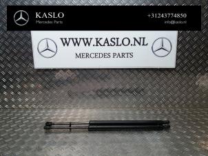 Gebruikte Gasdemperset Achterklep Mercedes ML II (164/4JG) 3.0 ML-320 CDI V6 24V Prijs op aanvraag aangeboden door kaslo auto parts