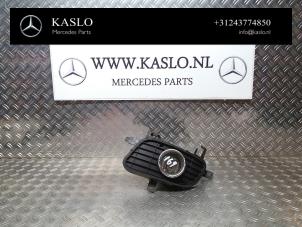 Begagnade Täcklock, dimljus, vänster Mercedes A (W169) 1.7 A-170 Pris på förfrågan erbjuds av kaslo auto parts
