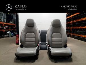Begagnade Säten + baksäte (komplett) Mercedes E (C207) E-350 CDI V6 24V Pris € 500,00 Marginaltabell erbjuds av kaslo auto parts