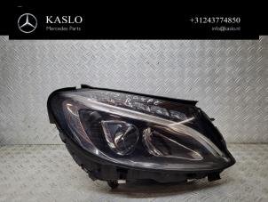 Gebruikte Koplamp rechts Mercedes C (C205) C-250d 2.2 16V BlueTEC Prijs € 500,00 Margeregeling aangeboden door kaslo auto parts