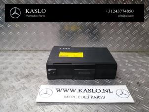 Begagnade CD-växlare Mercedes S (W220) 3.2 S-320 CDI 24V Pris € 150,00 Marginaltabell erbjuds av kaslo auto parts