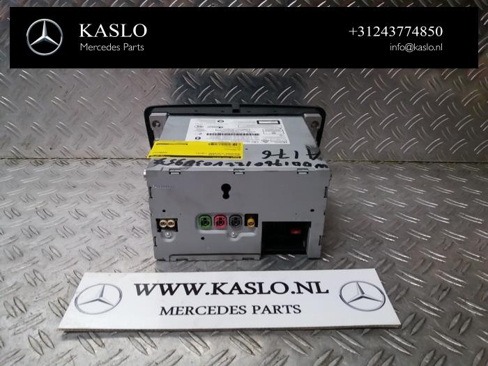 Navigeringssystem från en Mercedes-Benz A (W176) 1.5 A-180 CDI, A-180d 16V 2014