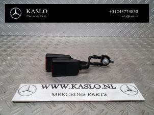 Gebruikte Veiligheidsgordel Insteek midden-achter Mercedes S (W221) 3.0 S-320 CDI 24V Prijs op aanvraag aangeboden door kaslo auto parts