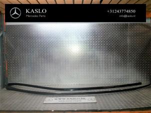 Begagnade Set med takstripes Mercedes C (W205) C-300 2.0 Turbo 16V Pris € 100,00 Marginaltabell erbjuds av kaslo auto parts