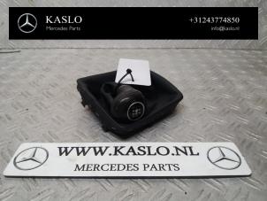 Gebruikte Versnellingspookhoes Mercedes C (W205) C-200 1.6 CDI BlueTEC, C-200 d 16V Prijs € 75,00 Margeregeling aangeboden door kaslo auto parts