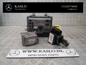 Begagnade Tändningslås + dator Mercedes A (W169) 2.0 A-160 CDI 16V 5-Drs. Pris € 200,00 Marginaltabell erbjuds av kaslo auto parts