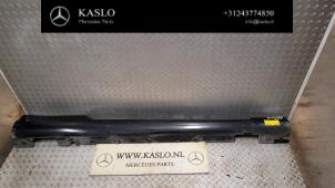 Gebruikte Zijskirt rechts Mercedes E (C207) E-250 CDI 16V Prijs € 150,00 Margeregeling aangeboden door kaslo auto parts