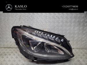 Gebruikte Koplamp rechts Mercedes C (C205) C-250d 2.2 16V BlueTEC Prijs € 500,00 Margeregeling aangeboden door kaslo auto parts