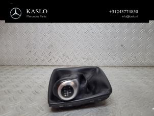 Gebruikte Versnellingspookhoes Mercedes C (W205) C-220 2.2 CDI BlueTEC, C-220 d 16V Prijs € 75,00 Margeregeling aangeboden door kaslo auto parts