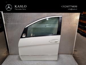 Begagnade Dörr, 4-dörrars, vänster fram Mercedes B (W245) 2.0 B-180 CDI 16V Pris € 100,00 Marginaltabell erbjuds av kaslo auto parts