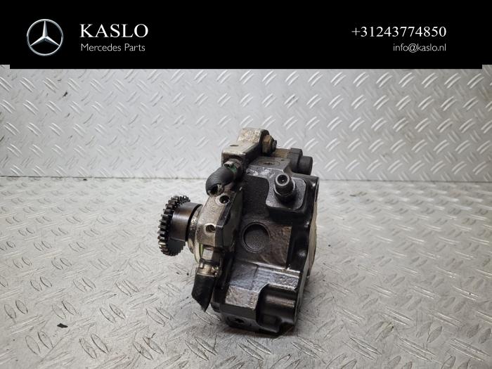 Högtryckspump från en Mercedes-Benz CLS (C218) 350 CDI BlueEfficiency 3.0 V6 24V 2011