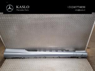 Gebruikte Zijskirt rechts Mercedes E (C207) E-250 CDI 16V Prijs € 150,00 Margeregeling aangeboden door kaslo auto parts