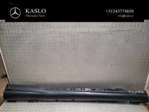 Gebruikte Zijskirt rechts Mercedes E (C207) E-220 CDI 16V BlueEfficiency Prijs € 150,00 Margeregeling aangeboden door kaslo auto parts