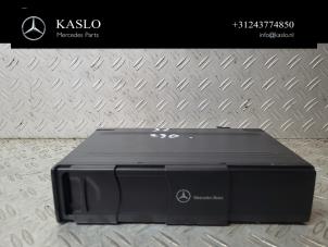 Begagnade CD-växlare Mercedes SL (R230) 5.0 SL-500 V8 24V Pris € 150,00 Marginaltabell erbjuds av kaslo auto parts