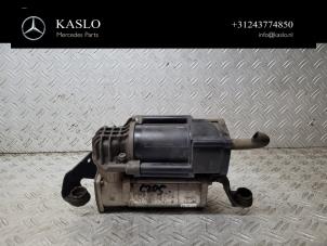 Gebruikte Luchtpomp (Vering) Mercedes C Estate (S205) C-350 e 2.0 16V Prijs € 350,00 Margeregeling aangeboden door kaslo auto parts