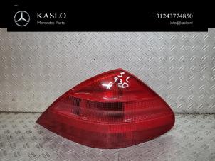 Gebruikte Achterlicht rechts Mercedes SL (R230) 5.0 SL-500 V8 24V Prijs € 150,00 Margeregeling aangeboden door kaslo auto parts