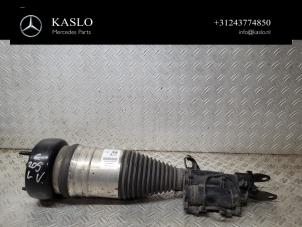 Gebruikte Mac Phersonpoot links-voor Mercedes C (W205) C-350 e 2.0 16V Prijs € 600,00 Margeregeling aangeboden door kaslo auto parts