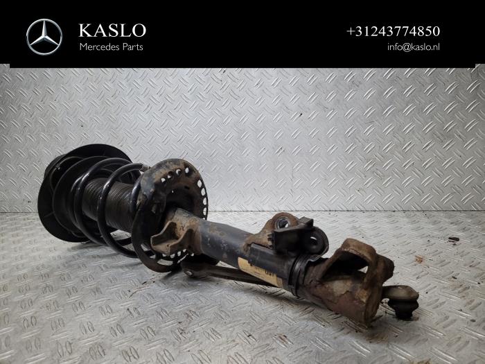 Stötdämparstång, vänster fram från en Mercedes-Benz CLS (C218) 350 CDI BlueEfficiency 3.0 V6 24V 2011