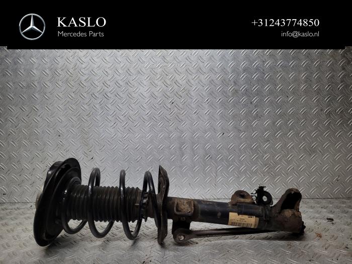 Stötdämparstång, vänster fram från en Mercedes-Benz CLS (C218) 350 CDI BlueEfficiency 3.0 V6 24V 2011