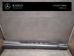 Gebruikte Zijskirt rechts Mercedes E (C207) E-350 CDI, d BlueTEC 3.0 V6 24V Prijs € 150,00 Margeregeling aangeboden door kaslo auto parts