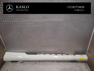 Gebruikte Zijskirt rechts Mercedes E (C207) E-350 CDI BlueEfficiency 3.0 V6 24V Prijs € 150,00 Margeregeling aangeboden door kaslo auto parts