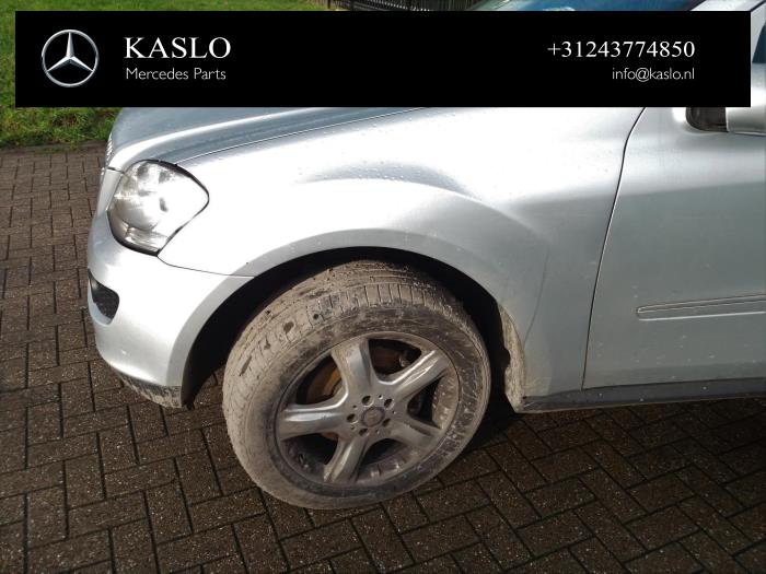 Karosshörn, vänster fram från en Mercedes-Benz ML II (164/4JG) 3.0 ML-280 CDI 4-Matic V6 24V 2008