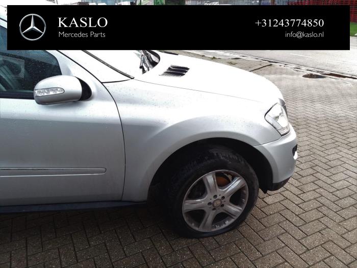 Karosshörn, höger fram från en Mercedes-Benz ML II (164/4JG) 3.0 ML-280 CDI 4-Matic V6 24V 2008