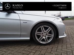 Begagnade Karosshörn, höger fram Mercedes E (W212) E-250 CDI 16V BlueEfficiency Pris på förfrågan erbjuds av kaslo auto parts