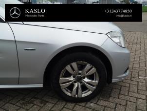 Begagnade Karosshörn, höger fram Mercedes E (W212) E-220 CDI 16V BlueEfficiency Pris på förfrågan erbjuds av kaslo auto parts