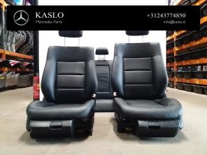 Begagnade Säten + baksäte (komplett) Mercedes E (W212) E-350 CDI V6 24V BlueEfficiency Pris € 500,00 Marginaltabell erbjuds av kaslo auto parts