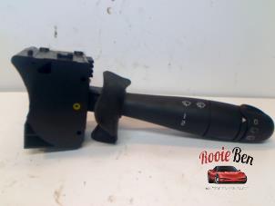 Gebruikte Ruitenwis Schakelaar Renault Kangoo (KC) 1.5 dCi 65 Prijs € 10,00 Margeregeling aangeboden door Rooie Ben autodemontage