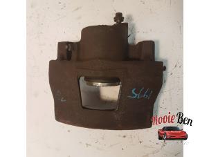 Begagnade Främre bromsok, höger Cadillac Seville (K-body) 4.6 STS/North Star V8 32V Pris € 20,00 Marginaltabell erbjuds av Rooie Ben autodemontage