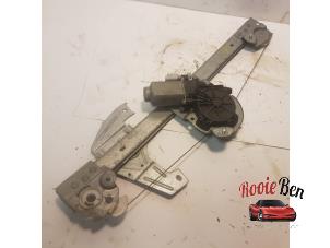 Gebruikte Raammechaniek 4Deurs links-voor Toyota Aygo (B10) 1.0 12V VVT-i Prijs € 30,00 Margeregeling aangeboden door Rooie Ben autodemontage