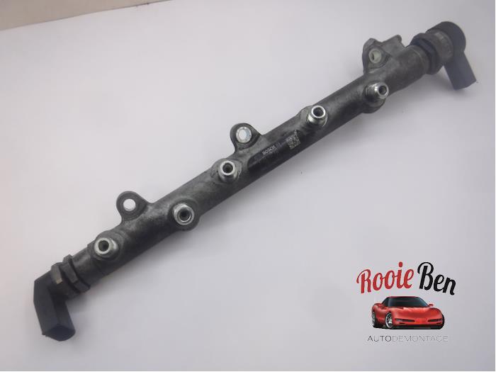 Bränsleinsprutningsmunstycke från en BMW 3 serie Touring (E91) 320d 16V Corporate Lease 2006