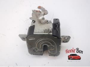 Używane Mechanizm zamka tylnej klapy Mitsubishi Colt (Z2/Z3) 1.1 12V Cena € 25,00 Procedura marży oferowane przez Rooie Ben autodemontage